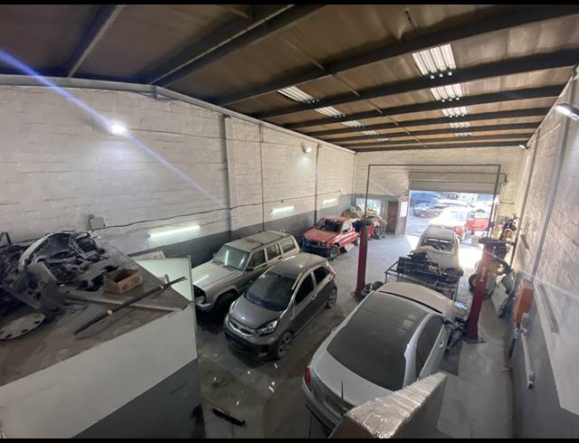 221M² WAREHOUSE TO LET IN GLEN ANIL